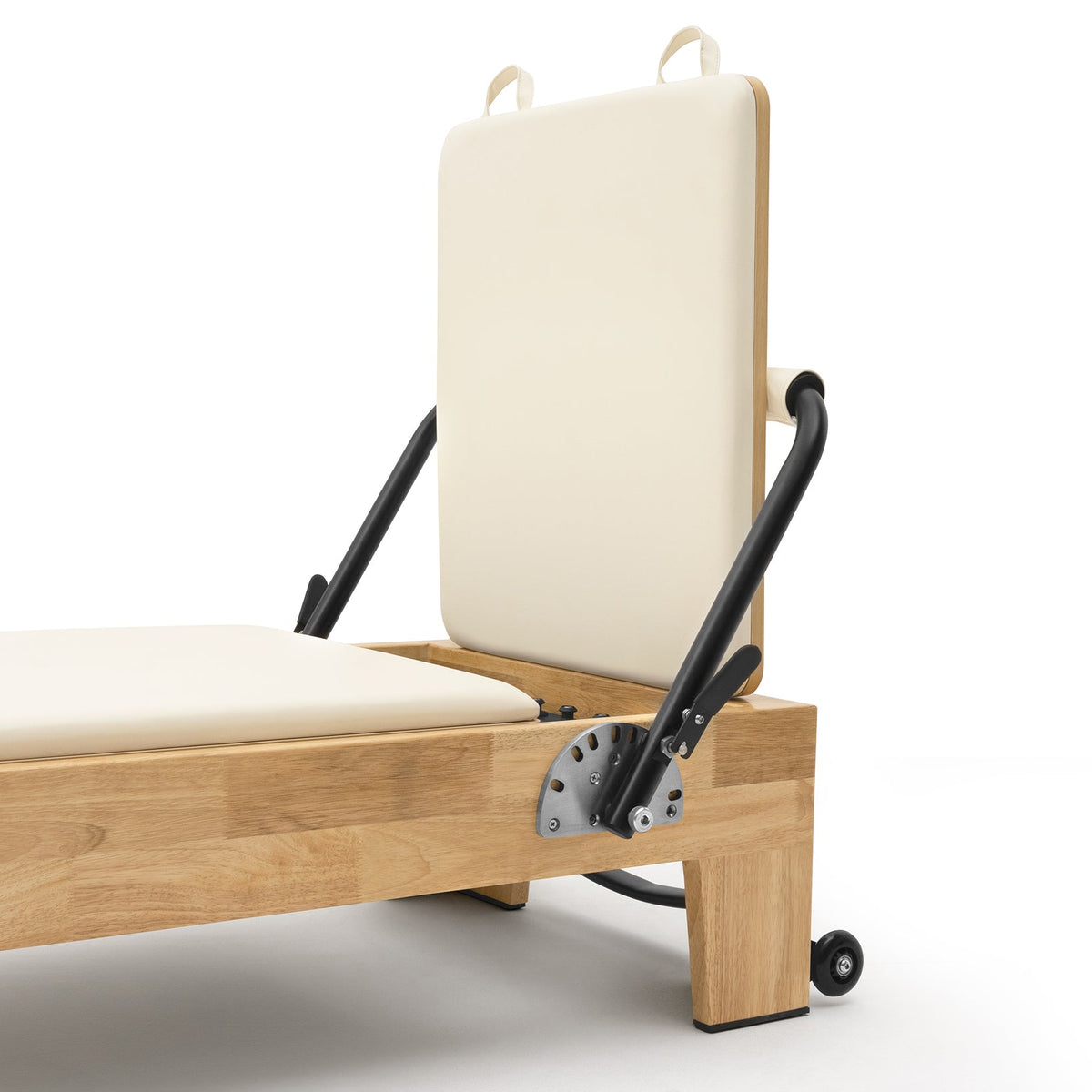 Pilates Reformer Studio Classic, telaio in rovere, rivestimento bianco latte – jumpboard