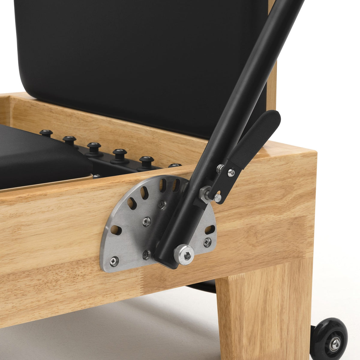 Pilates Reformer Studio Classic, telaio in rovere, rivestimento nero – meccanismo di regolazione della barra piedi