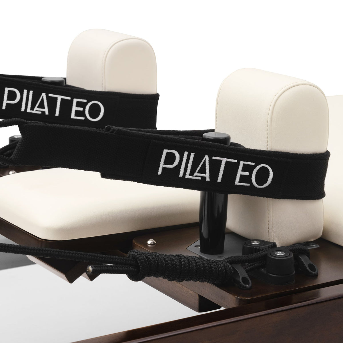 Pilates Reformer Studio Prestige, rovere finitura noce, rivestimento bianco latte – cinghie Pilateo