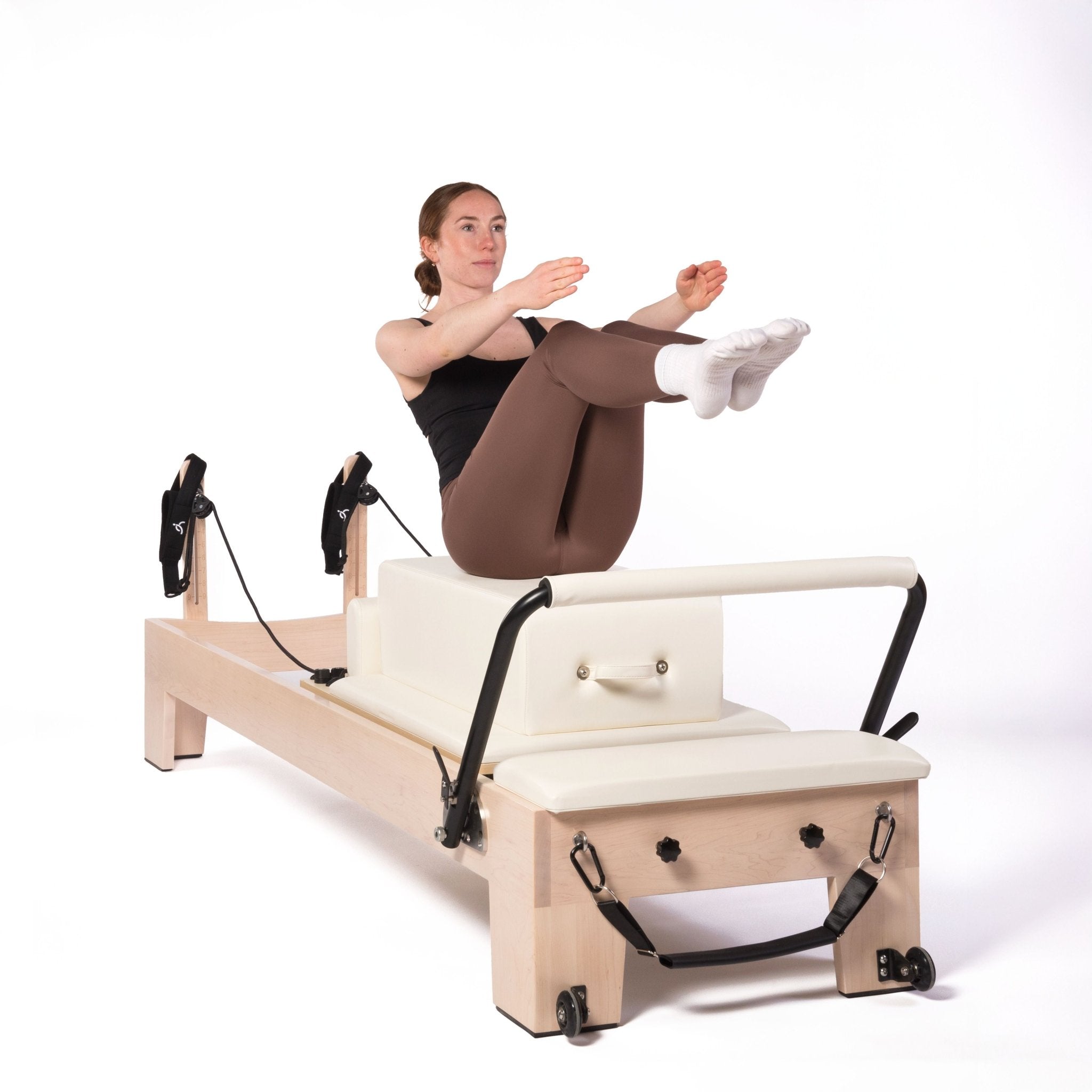 pilates reformer in acero beige