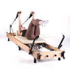 esercizi di pilates reformer beige