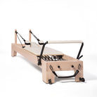 macchina reformer in acero, rivestimento beige