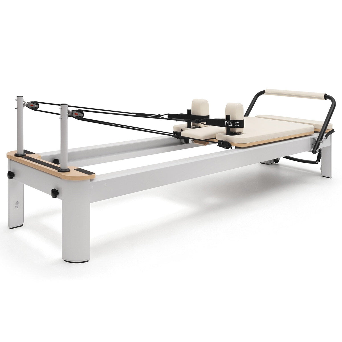 Pilates Reformer Studio Aluminium, rivestimento bianco latte – vista dal lato delle carrucole