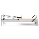 Pilates Reformer Studio Aluminium, rivestimento bianco latte – vista laterale