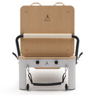 Pilates Reformer Studio Aluminium, rivestimento bianco latte – vista frontale con jumpboard