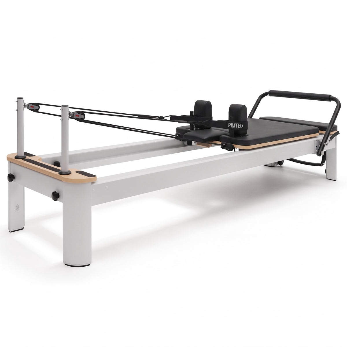 Pilates Reformer Studio Aluminium, telaio bianco, rivestimento nero – vista 3/4