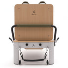 Pilates Reformer Studio Aluminium, rivestimento oliva – vista frontale con jumpboard