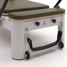 Pilates Reformer Studio Aluminium, rivestimento oliva – maniglia della cinghia per i piedi