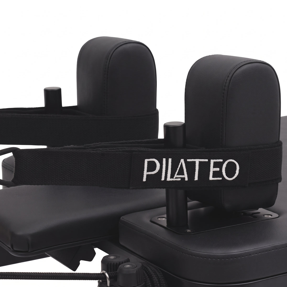 Pilates Reformer Studio Aluminium total black – poggiaspalle e cinghie
