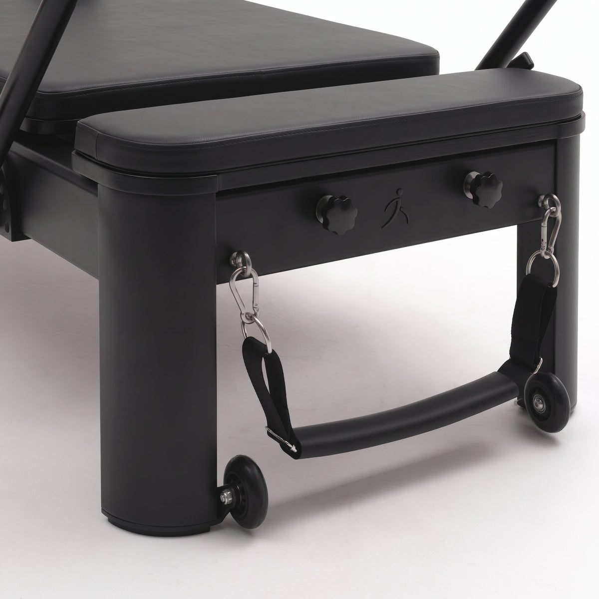 Pilates Reformer Studio Aluminium total black – maniglie e ruote