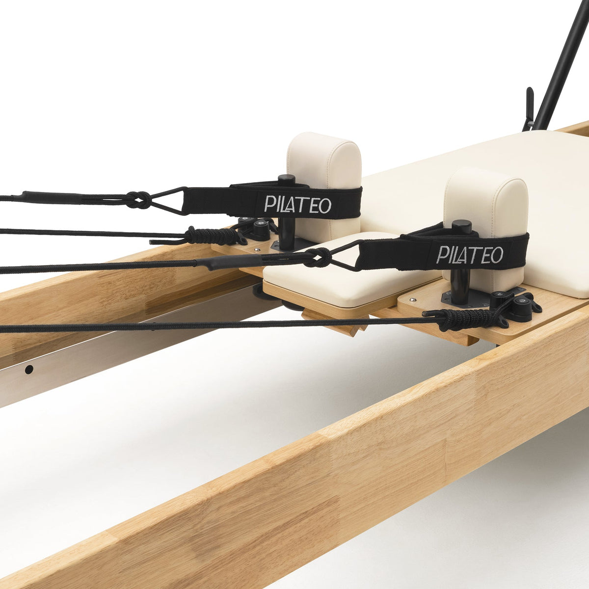 Pilates Reformer Studio Classic, telaio in rovere, rivestimento bianco latte – poggiaspalle e cinghie