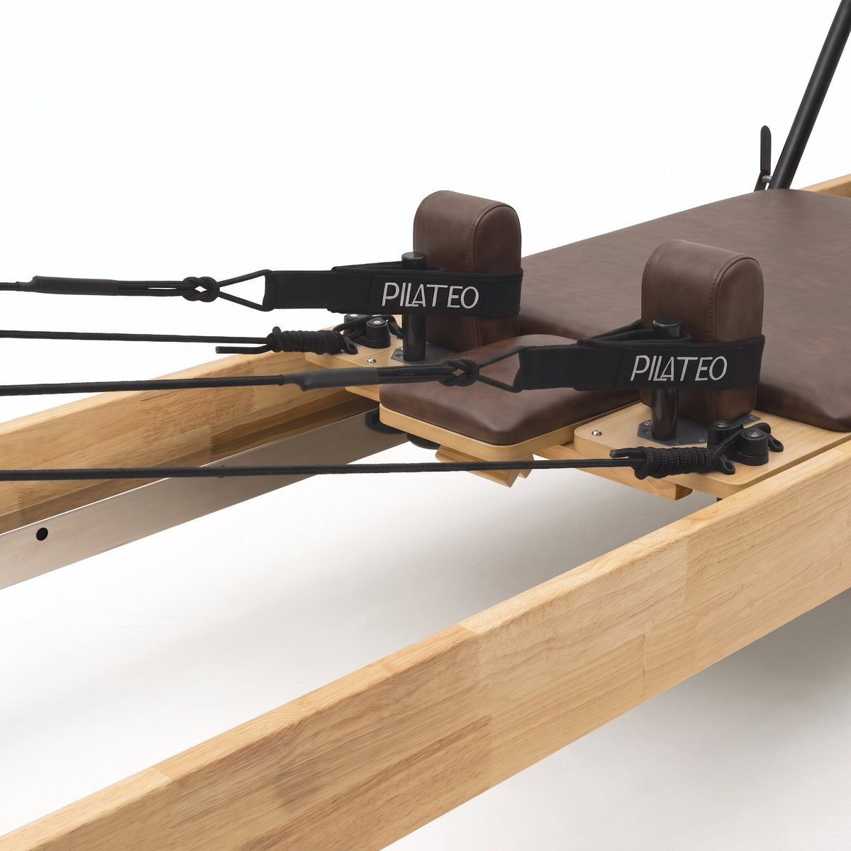 Pilates Reformer Studio Classic, telaio in rovere, rivestimento moka – poggiaspalle e cinghie