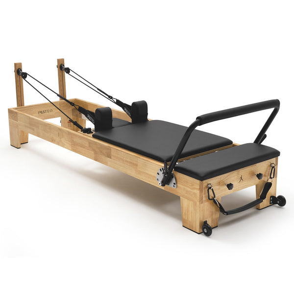 Pilates Reformer Studio Classic, telaio in rovere, rivestimento nero – vista dal lato della barra piedi