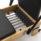 Pilates Reformer Studio Classic, telaio in rovere, rivestimento nero – molle con codice colore