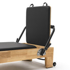 Pilates Reformer Studio Classic, telaio in rovere, rivestimento nero – jumpboard