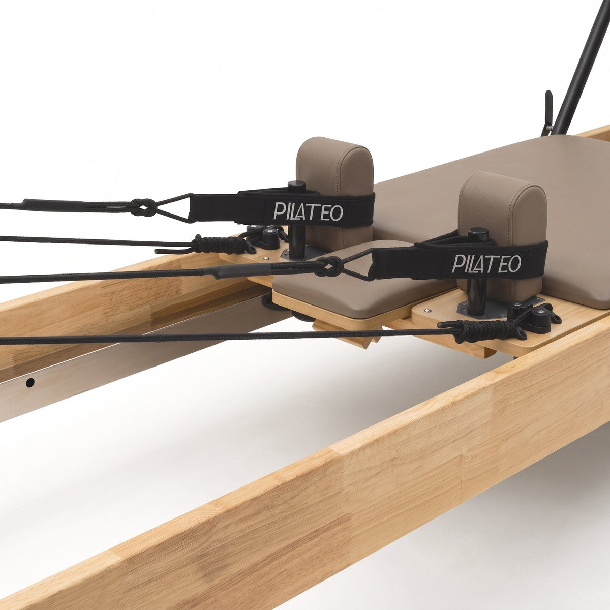 Pilates Reformer Studio Classic, telaio in rovere, rivestimento tortora – poggiaspalle e cinghie