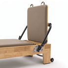 Pilates Reformer Studio Classic, telaio in rovere, rivestimento tortora – jumpboard