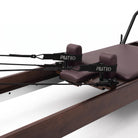 Pilates Reformer Studio Prestige, rovere finitura noce, rivestimento bordeaux – poggiaspalle e cinghie