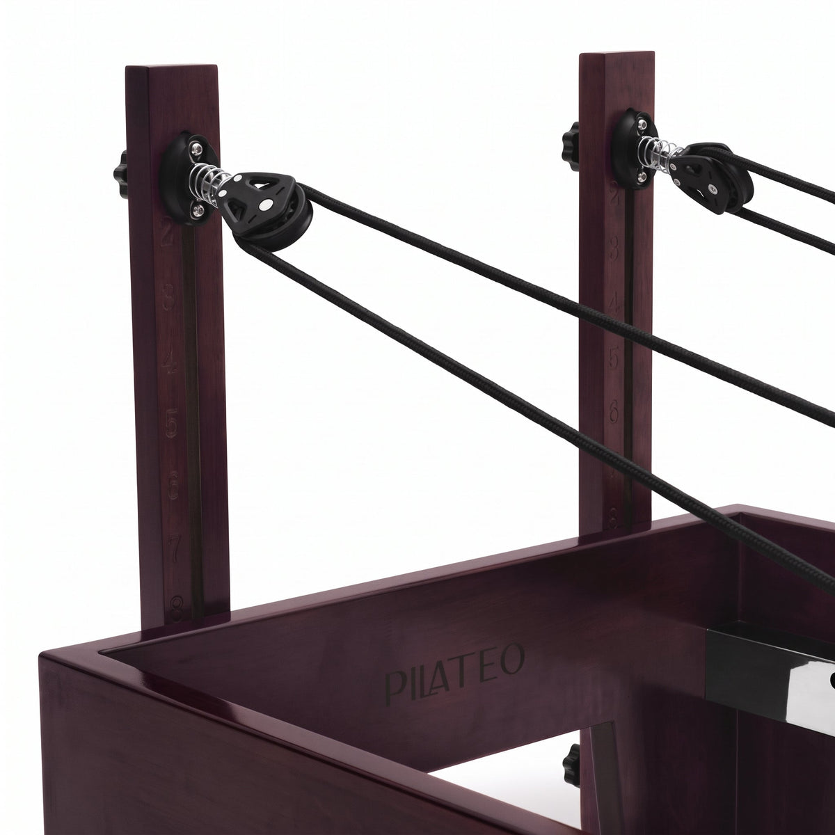 Pilates Reformer Studio Prestige, rovere finitura noce, rivestimento bordeaux – montanti delle carrucole