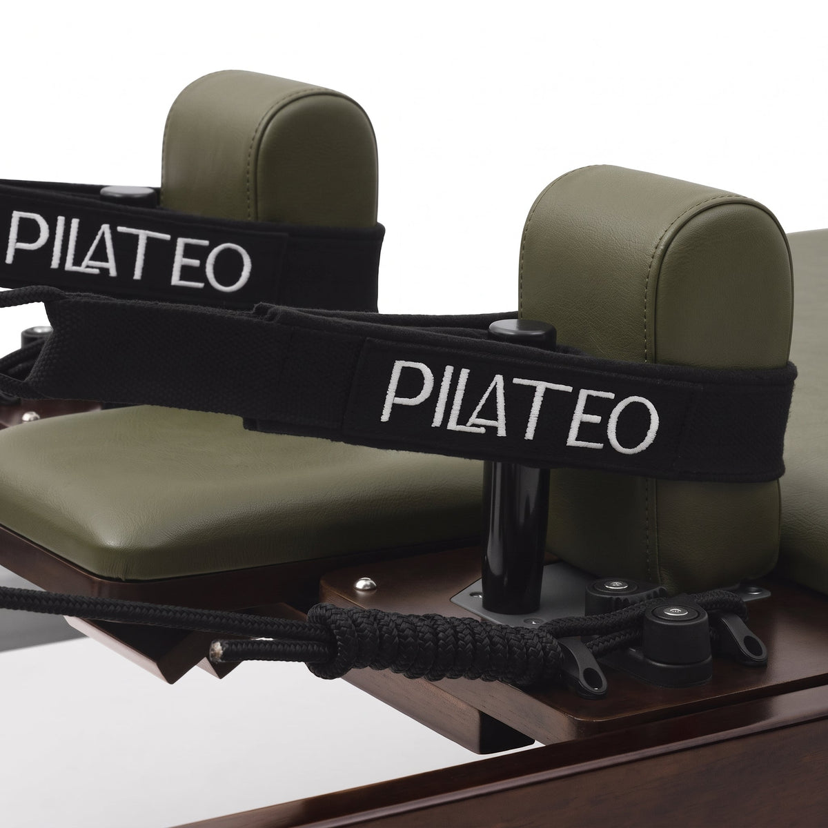 Pilates Reformer Studio Prestige, rovere finitura noce, rivestimento oliva – cinghie Pilateo