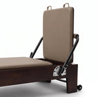 Pilates Reformer Studio Prestige, rovere finitura noce, rivestimento tortora – jumpboard