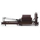 Pilates reformer pieghevole Flexi espresso bordeaux, vista laterale con sitting box