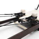 Reformer Pilates pieghevole Flexi, legno espresso fumé, rivestimento bianco latte – carrello con poggiaspalle