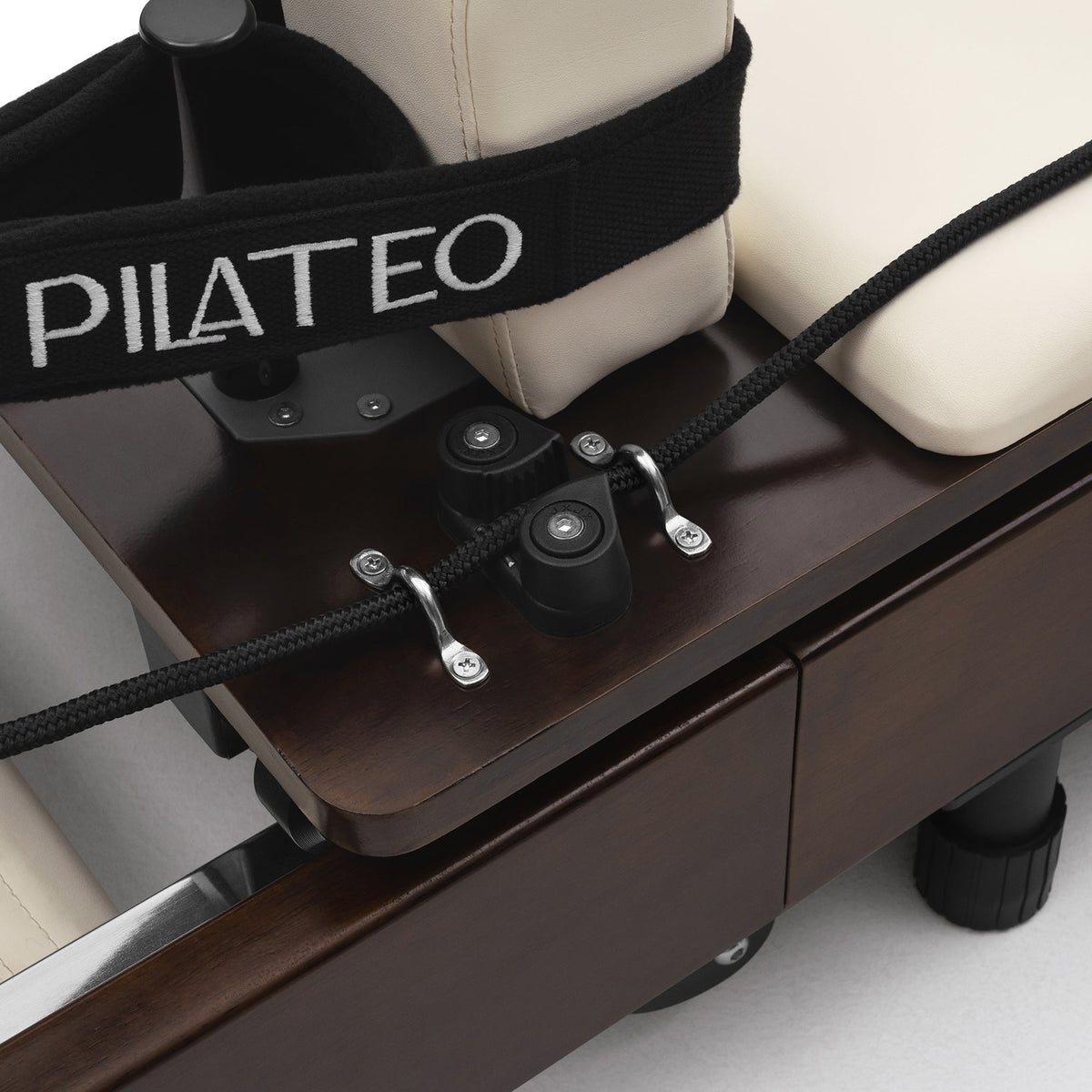 Reformer Pilates pieghevole Flexi, legno espresso fumé, rivestimento bianco latte – fermacorde