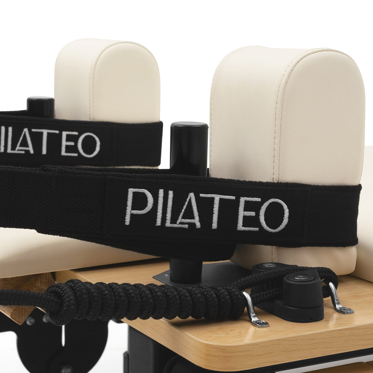 Reformer Pilates pieghevole Flexi, legno naturale, rivestimento bianco latte – poggiaspalle e cinghie
