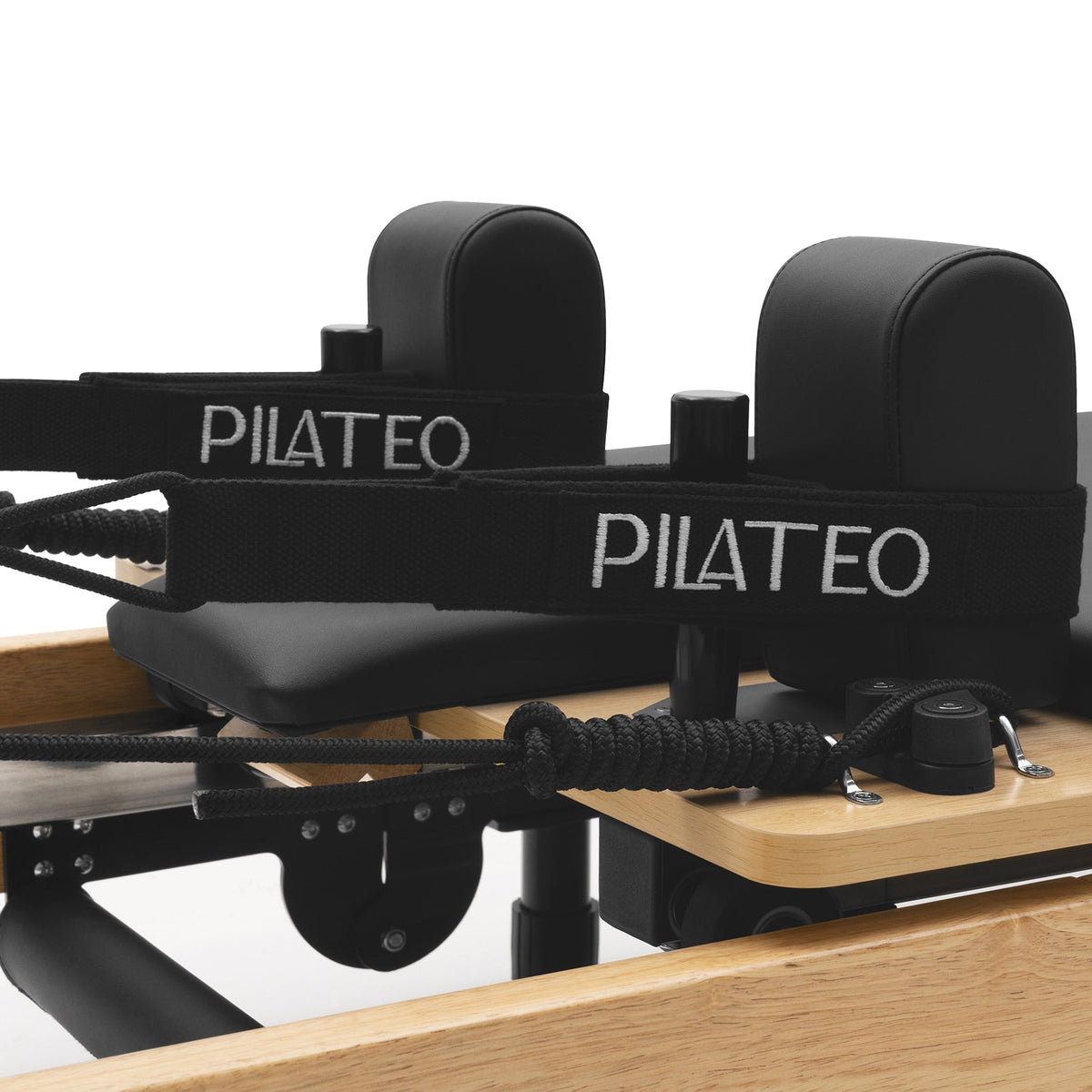 Reformer Pilates pieghevole Flexi, legno naturale, rivestimento nero – poggiaspalle e cinghie